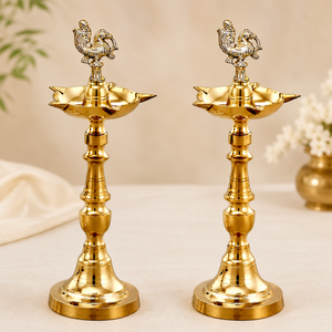 Juego de Lámparas de Aceite Samayi de Latón Puro Hechas a Mano en Jaipur, Soporte Tradicional para Diya con Diseño de Pavo Real, Decoración para Templo Pooja Deepam - Product Image 1