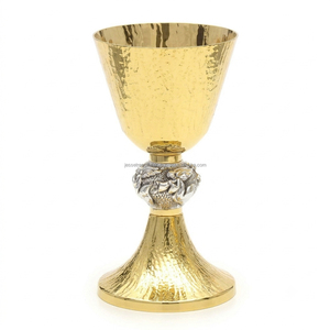 Juego de Cáliz y Ciborio para Iglesia Católica, Latón con Textura Martillada a Mano, Acabado de Alto Brillo, Tapa con Cruz, Juego de Recipientes Litúrgicos para Comunión - Product Image 3