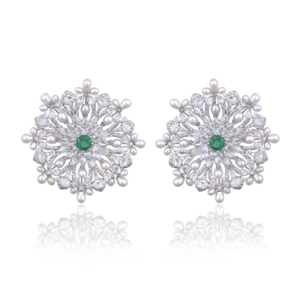 Boucles d'oreilles clous en argent sterling 925 avec perles d'eau douce et émeraudes, design floral en zircon cubique, plaqué rhodium, bijou de luxe - Product Image 5