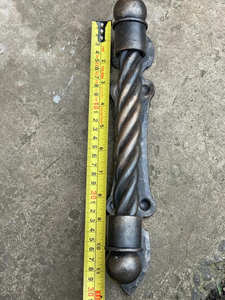 Poignée de portail traditionnelle en fer forgé résistant à la rouille, design corde torsadée, finition peinte, installation facile - Product Image 4