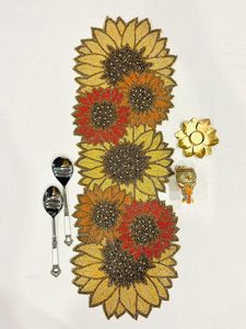 Camino de Mesa Bordado con Diseño Floral de Girasoles, Decoración Rústica para el Hogar, Lavable - Product Image 1