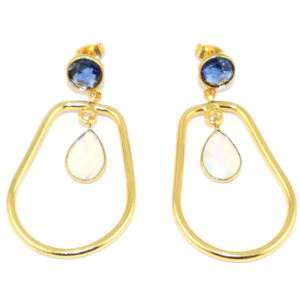 Magnifiques Boucles d'Oreilles Pendantes en Laiton Plaqué Or 22K, Forme Fantaisie, Saphir Bleu, Opalite et Quartz Hydro, Motif Damier Tendance, Vente en Gros - Product Image 1