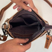 Bolso de hombro de viaje de moda personalizado vintage, bolso de mensajero de moda de cuero genuino para hombre, bolso cruzado pequeño de diseñador para hombre
