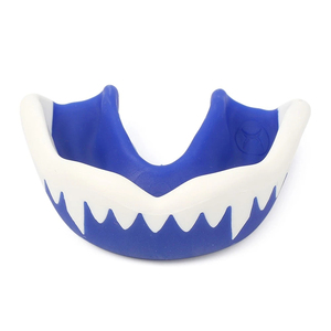 Protège-dents en silicone bleu et blanc avec design dents de requin, équipement de protection pour l'entraînement de boxe - Product Image 1