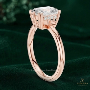 Anillo de Diamante con Corte Radiante Personalizado, Solitario Rectangular Brillante con Engaste Seguro de Múltiples Puntas y Media Halo Oculta - Product Image 3