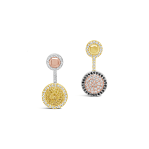 Boucles d'oreilles pendantes asymétriques Aurelia Pavé en or massif 18 carats avec diamants de laboratoire blancs, jaunes et noirs D/E-VVS-VS - Product Image 4