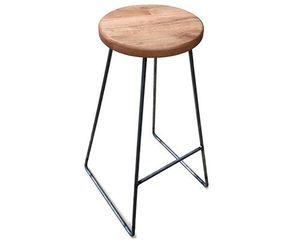 Tabouret en bois et fer peu encombrant, idéal pour les cuisines compactes, les cafés et les espaces de vie contemporains - Product Image 3