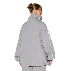 Veste coupe-vent imperméable à capuche zippée, style streetwear personnalisé, avec broderie, patchwork et bandes réfléchissantes, et pantalon de survêtement - Product Image 2