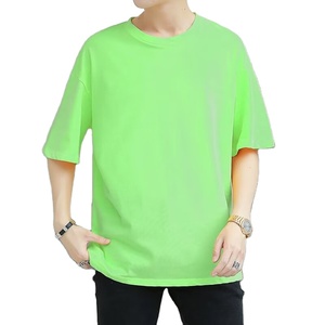 เสื้อยืดผู้ชายผ้าถักสีพื้น แขนกลาง ทรงหลวม สไตล์เกาหลี สำหรับฤดูร้อน รับปักโลโก้ตามแบบ OEM - Product Image 5