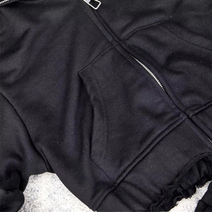Conjunto de Sudadera Corta con Cremallera Completa y Bolsillos Tipo Canguro de Forro Polar 100% Algodón para Mujer y Pantalones Cortos de Cintura Baja con Efecto Desgastado - ¡Oferta Más Vendida! - Product Image 3