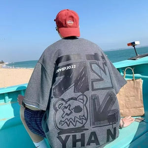 Camiseta Oversize Personalizada de Primavera/Verano para Hombre, Venta al Por Mayor, con Estampado de Letras Góticas, Estilo Urbano, Directo de Fábrica - Product Image 1