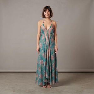 Robe longue bohème à imprimé floral pour femme, sans manches, taille naturelle, coupe trapèze, en crêpe, idéale pour les vacances d'été, élégante et mignonne avec pompons - Product Image 1