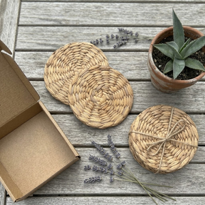 Sous-verre en rotin fait main de luxe, design rustique style ferme, 4 pouces, antidérapant, pour boissons, vaisselle naturelle, vente en gros - Product Image 1