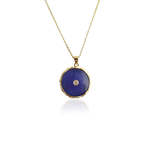Colgante redondo de jade azul con circonita cúbica, marco de metal con textura chapado en oro de 18k, cadena de latón. - Product Image 2