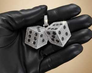 Colgante de Moissanita con Doble Dado y Incrustaciones de Diamantes, Plata 925, Corte Brillante Redondo, Estilo Hip Hop, Lujoso, Unisex - Product Image 4