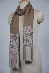 Châle/Stole de luxe en cachemire doux et laine fine pour femme – Chaud, léger, design élégant avec bordure florale tissée – Tendance et raffiné - Product Image 2