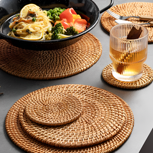 Assiette tissée à la main en rotin et jonc de mer naturel, motif circulaire floral, écologique, décoration de table pour la maison, fabriquée à Da Nang - Product Image 3
