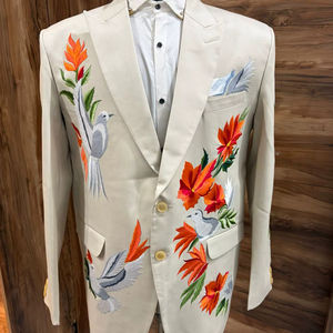 Costume de smoking beige brodé pour homme avec motif d'oiseaux et de fleurs – Blazer de cérémonie pour marié, costume 3 pièces - Product Image 1