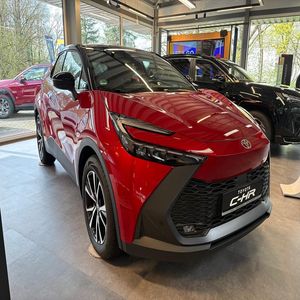 Toyota C-HR Híbrido Enchufable FWD Team Deutschland SUV Compacto Híbrido con Volante a la Izquierda Vehículo de Nueva Energía - Product Image 2