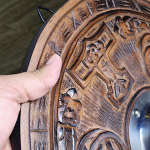 Escudo Redondo Vikingo Auténtico de Madera, Diseño Nórdico Clásico, Madera Hecha a Mano Resistente para Exhibición Histórica y Coleccionistas - Product Image 6