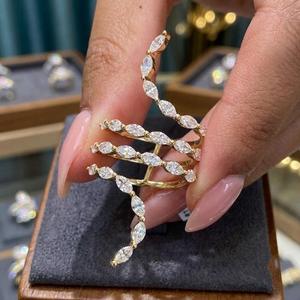 Anillo Abierto con Diamantes Marquise en Oro Amarillo de 14K, Anillo Minimalista Apilable, Regalo de Boda o Aniversario para Mujer - Product Image 2