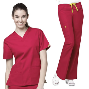 Conjunto de Uniforme Médico Premium para Mujer, Modelo Bravo, Personalizable, Corte Ajustado, Cuello en V, Pantalones Cargo, Ropa de Trabajo para Enfermeras y Doctoras - Product Image 3