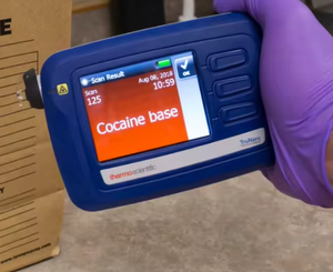 เครื่องวิเคราะห์ยาเสพต์แบบพกพา TruNarc รุ่นใหม่จาก Thermo Scientific - สำหรับอุตสาหกรรม DIY ระดับอุตสาหกรรม  OEM/ODM/OBM ปรับแต่งได้ รับประกัน 3 ปี - Product Image 4