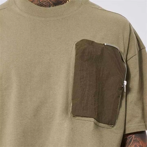 T-shirt à manches courtes noir pour homme avec poche zippée sur la poitrine Coupe classique Décontracté Col rond Jersey en coton - Product Image 2