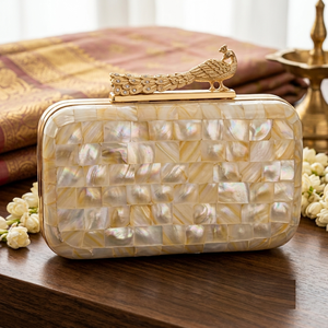 Bolso de Mano de Metal con Perlas, Estilo Bohemio Vintage para Niñas, Hecho a Mano por RF Crafts, con Líneas Plateadas, Bolso de Hombro Moderno - Product Image 1