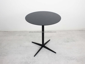 Mesa Auxiliar Delgada con Pedestal para Reposabrazos de Sofá – Mesa Lateral Compacta con Acabado Negro Mate para Salas de Estar de Suites de Hotel - Product Image 1