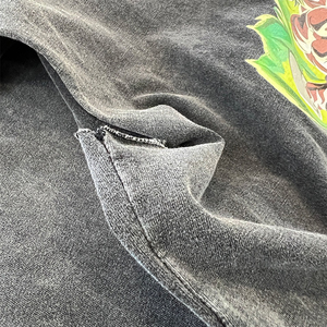 Camiseta sin mangas para hombre con lavado ácido, estilo vintage, negra, oversize, tipo muscle tee, con estampado de logo personalizado, estilo urbano. - Product Image 3