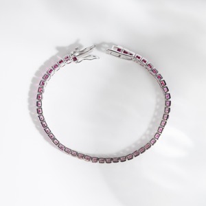 Bracelet tennis en moissanite taille princesse couleur rose, en argent 925, sur mesure, fabrication de bijoux minimalistes haut de gamme. - Product Image 4
