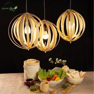 Lampe suspendue en bambou sculpturale minimaliste moderne faite à la main avec abat-jour pour une utilisation en intérieur, inspirée du rythme naturel - Product Image 1