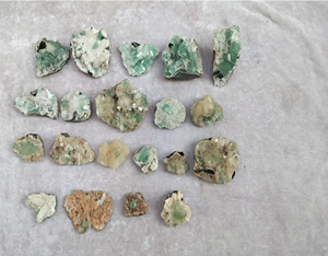 Lote de Minerales Naturales Mixtos de Apofilita Verde con Estilbita, Especímenes de Cristal Premium para Exhibición, Colección, Decoración y Regalo - Product Image 1