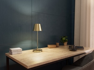 Lampe de table en métal de luxe avec abat-jour doré brossé, construction en fer de qualité supérieure, éclairage ambiant chaleureux pour intérieurs élégants - Product Image 2