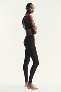 Conjunto de Yoga para Mujer Diseñado para el Movimiento y la Comodidad, Material Suave y Elástico, Perfecto para Fitness, Gimnasio, Pilates y Sesiones de Yoga - Product Image 4