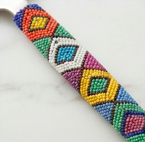 Ensemble de cuillères et fourchettes de service en métal de style bohème avec manches à motifs colorés, compatibles lave-vaisselle, couverts de fête - Product Image 2