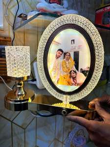 กรอบรูปคริสตัล LED สุดหรู พร้อมโหมดแสง 3 แบบ ให้ความสวยงามทั้งแบบสี่เหลี่ยมและวงรี เหมาะสำหรับเป็นของขวัญวันครบรอบแต่งงาน - Product Image 3