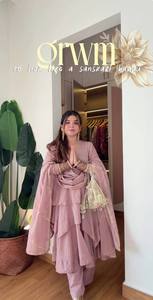 Conjunto de Ropa Étnica para Mujer, Completamente Cosido y Listo para Usar, en Tela Chanderi de Micro Algodón Pesado, con Top, Pantalón y Dupatta - Product Image 3
