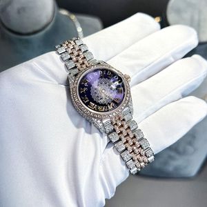 Splendide Montre Homme Diamantée Analogique à Quartz de Luxe avec Moissanite, Boîtier Argenté, Chiffres Romains, Verre Saphir, Mouvement ETA, Étanche - Product Image 1