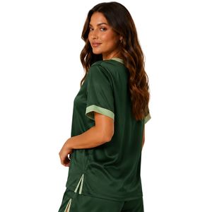 Ensemble de pyjama en satin vert forêt pour femmes, haut à manches courtes et short, vêtements de nuit doux, vêtements de détente, fabrication sur mesure OEM ODM - Product Image 4