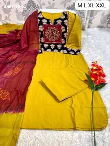 Proveedor de la India de conjuntos de Kurti-Pant y Mul Dupatta de algodón de primera calidad 60-60 con bordado en el puño y la parte trasera, corte recto. - Product Image 4