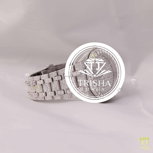 Reloj de diseñador con diamantes de moissanita, con piedras de claridad VVS brillantes, esfera con incrustaciones de baguettes y diseño de lujo. - Product Image 2