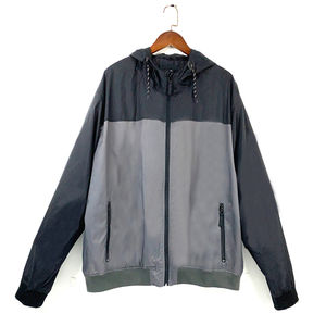 Chaqueta Cortavientos Deportiva Personalizada para Hombre, con Capucha y Logotipo Frontal, Ligera, para Correr, Senderismo y Uso Diario - Product Image 4