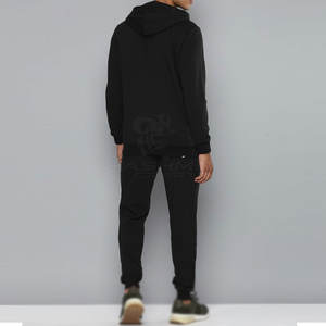 Chándal de corte holgado para hombre, perfecto para viajar o actividades ligeras, con material suave y un look informal. - Product Image 3