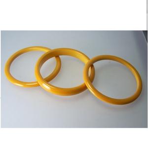 Pulseras de Resina Epoxi Coloridas de Calidad de Exportación para Accesorios de Moda, Diseños Únicos con Elementos Naturales Disponibles para la Venta - Product Image 1