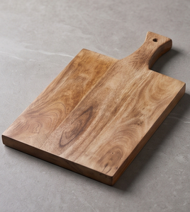 Tabla de cortar rectangular de madera de mango natural resistente con orificio para colgar y asa, ideal para queso. - Product Image 5