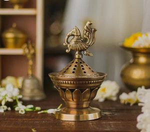 Encensoir artisanal en laiton Loban Dhoop Dani avec motif paon, brûleur d'encens traditionnel pour la maison, le bureau ou le temple - Product Image 2