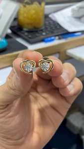 ต่างหูเพชรทรงกลม 1 กะรัต เพชรเพาะเลี้ยงในห้องปฏิบัติการ ทอง 14K ต่างหูเพชรเม็ดเดี่ยวรูปหัวใจ ของขวัญสุดโรแมนติก - Product Image 3
