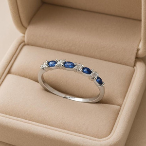 Anillo de Lujo con Zafiro Azul Ovalado y Diamantes Redondos Alternados en Oro de 10K, 14K, 18K, Plata 925 y 935 - Product Image 1